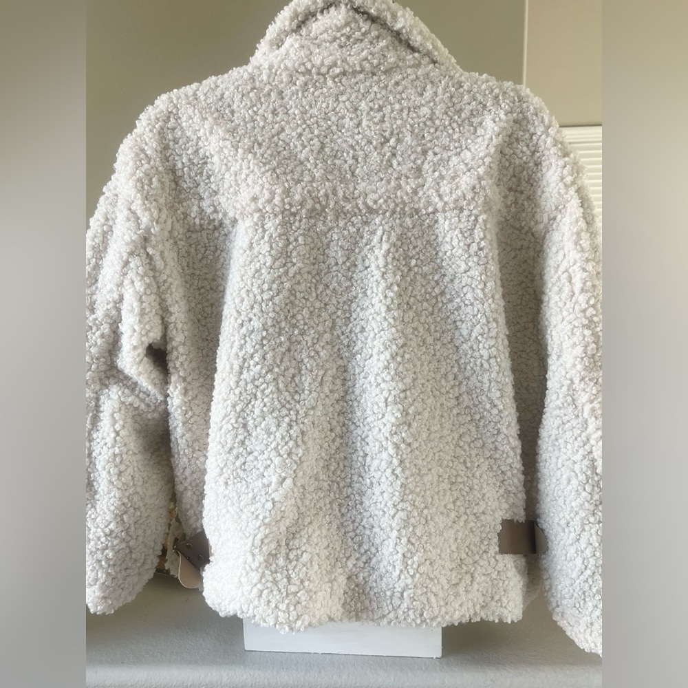 European Boutique NWT Sherpa Jacket size universal oversized - Picture 4 of 9